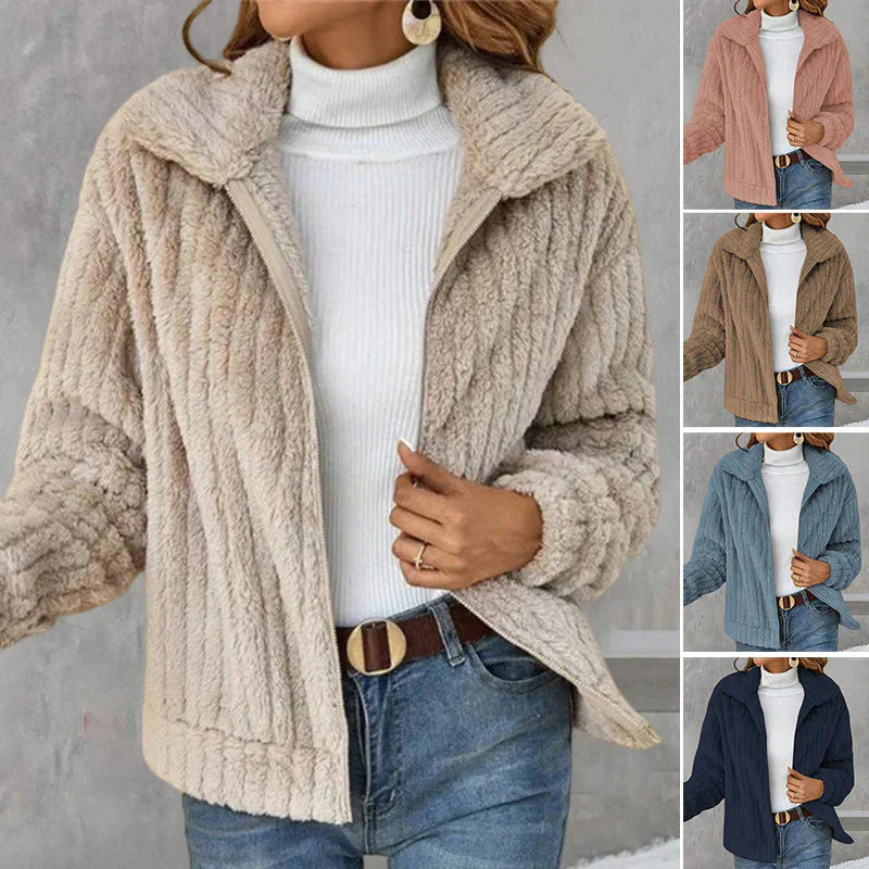 Dana - Suède Jas met Stijlvolle Details